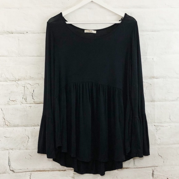 hangar27 Tops - Cute Black Top